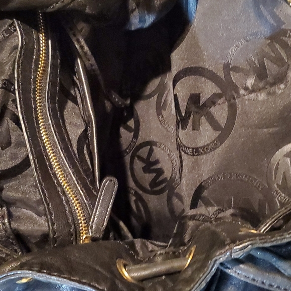 BLACK MICHAEL KORS BLACK WITH GOLD TRIM - Picture 10 of 11